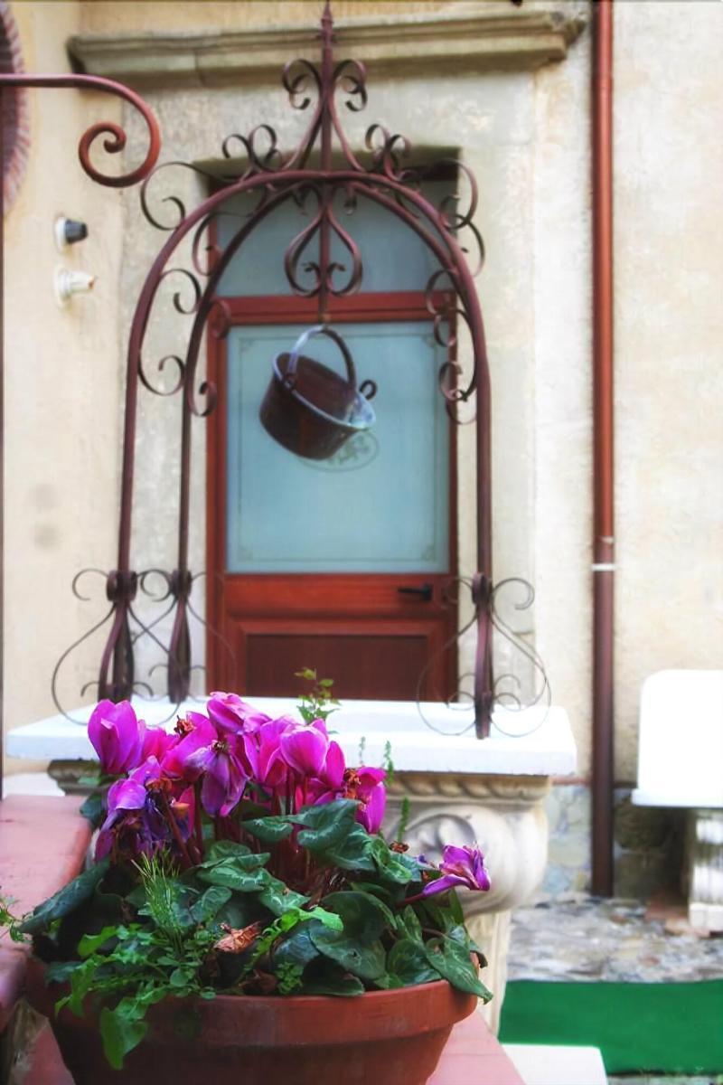 Hotel Florio Castiglione De Sicilia Bagian luar foto